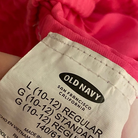 OLD NAVY SWIM AND ATHLETIC SHORTS - Picture 3 of 3